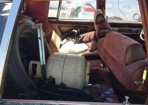 1982 Oldsmobile Cutlass Supreme Brougham z USA, uszkodzony, nr VIN 1G3AM69A7CM547299